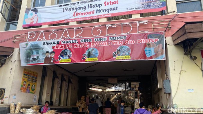 Jajan Lenjongan Yu Sum di Pasar Gede Solo yang Komplet Isinya