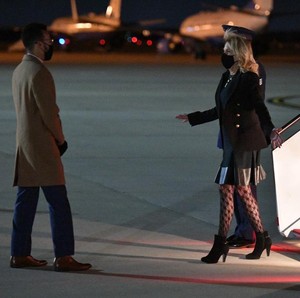Foto: Gaya Jill Biden Pakai Stoking Transparan yang Picu Kontroversi Foto: Gaya Jill Biden Pakai Stoking Transparan yang Picu Kontroversi
