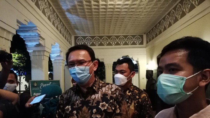 Kebakaran terjadi di kilang minyak PT Pertamina RU VI Balongan, Indramayu, Jawa Barat, Senin (29/3) lalu. Yuk lihat lagi Kilang Balongan sebelum dan saat terbakar.