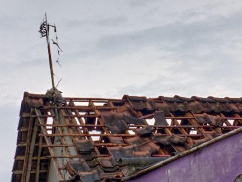Kondisi rumah yang rusak akibat tersambar petir di Karangtengah, Kecamatan Sragen, Kabupaten Sragen, Rabu (7/4/2021).