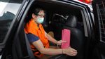Potret Samin Tan Berbaju Tahanan dengan Tangan Diborgol