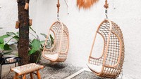 Banyak spot menarik bagi pengunjung yang hobi berfoto. Seperti spot foto di ayunan kayu rotan berikut. Foto: detikfood/Yenny Mustika Sari