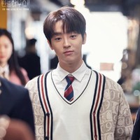 Lee Tae Vin meraih popularitas dengan pesat sejak membintangi drama Korea The Penthouse 2. Ia berperan sebagai Lee Min Hyuk, putra dari Lee Kyu Jin (pemain Bong Tae Gyu) dan Go Sang Ah (pemain Yoon Joo Hee) yang dimanja. Foto: dok Instagram taevin.lee