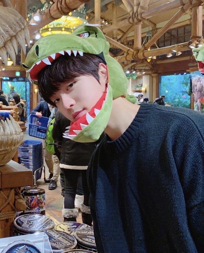 Belakangan, video lama Lee Tae Vin pun menjadi sorotan netizen Korea. Video fancam itu menampilkannya menyanyi dan menarikan lagu ‘She Bad’ sebagai member grup MYTEEN. Foto: dok Instagram taevin.lee