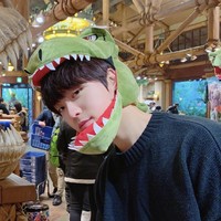 Belakangan, video lama Lee Tae Vin pun menjadi sorotan netizen Korea. Video fancam itu menampilkannya menyanyi dan menarikan lagu ‘She Bad’ sebagai member grup MYTEEN. Foto: dok Instagram taevin.lee