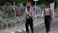 Sidang berlanjut ke tahap pemeriksaan saksi.