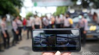 Layar Youtube menampilkan proses sidang Habib Rizieq Shihab di Pengadilan Negeri Jakarta Timur, Rabu (7/4/2021).