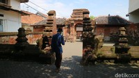 Salah satu peziarah bernama Solikul mengatakan menjelang awal bulan suci Ramadan dirinya bersama rombongan datang berziarah ke Makam Sunan Kudus. Mereka biasa berdoa agar dilancarkan ibadah puasanya tahun ini. (Dian Utoro Aji/detikTravel)