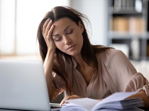 Sleepy Eyes, Begini Cara Merias dan Berposenya yang Viral di TikTok