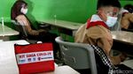 Potret Wajah-wajah Melepas Rindu Belajar di Sekolah
