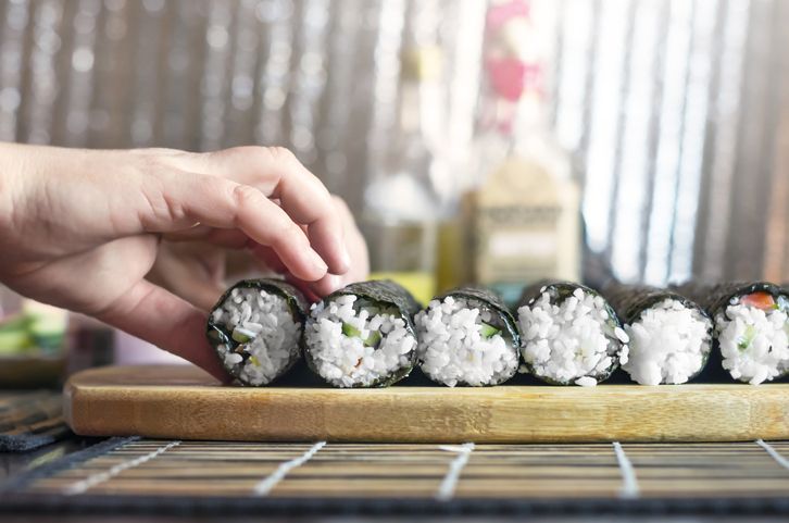 Mengenal Makizushi, Sushi Gulung dengan Ragam Bentuk dan Isian Nikmat
