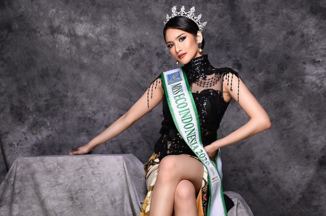 Intan Wisni pertamakali mengunggah momen dirinya sebagai Miss Eco Indonesia 2020 ke akun Instagramnya pada 26 Februari 2020. Strong people are people who also have weaknesses, but choose to focus on their strengths, tulis Intan di akun Instagramnya @intanwisni89. Foto: Dok. Instagram @intanwisni89 @eljohn.pageants, Facebook Miss Eco International