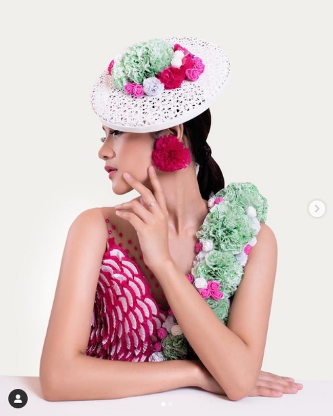 Akun Instagram @eljohpageants sempat mengungkapkan penyebab keterlambatan Intan berangkat ke Miss Eco International 2021 adalah karena permasalahan visa. Dan dalam penjelasan lainnya yang disampaikan oleh akun Instagram @dpidamu dikatakan bahwa ada hal mendesak yang membuat Intan harus mengurus kembali keberangkatananya ke Mesir pada hari-H. Foto: Dok. Instagram @intanwisni89 @eljohn.pageants, Facebook Miss Eco International