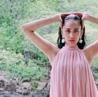 Selain beraksi nyinyir tak sedikit netizen yang tetap mendukung Intan Wisni.  d Dia dianggap tetap berprestasi karena meski terlambat datang dibanding finalis lain, Intan mampu sampai babak top Miss Eco International 2021. Foto: Dok. Instagram @intanwisni89 @eljohn.pageants, Facebook Miss Eco International