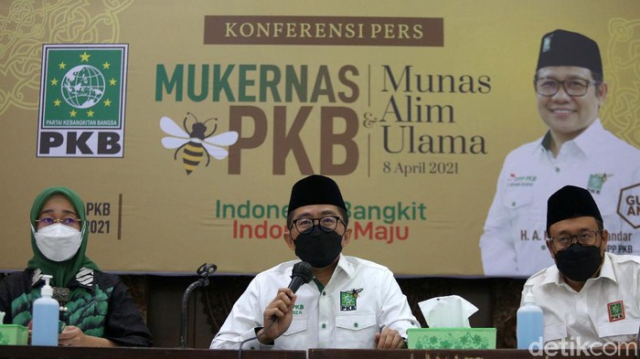 Mukernas dan Munas Alim Ulama akan Bahas Sikap Politik PKB PKB akan menggelar Mukernas dan Munas Alim Ulama di Jakarta. Sikap politik PKB di Pemilihan Umum (Pemilu) 2024 akan turut dibahas dalam kegiatan tersebut.