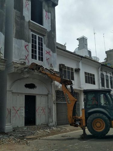 Pemkot Medan kembali menindak bangunan ilegal di Kesawan yang bentuknya telah berubah dari bentuk awal (dok Istimewa)