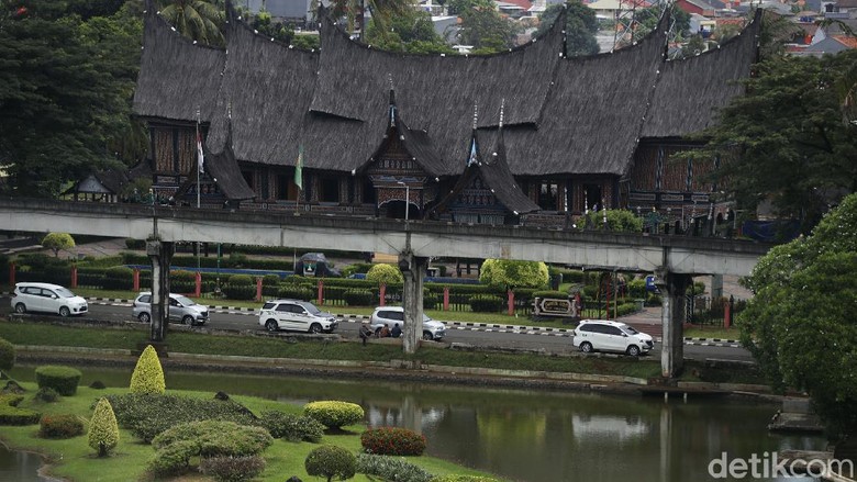 Pengelolaan TMII Resmi Diambil Alih Negara Pemerintah melalui Kementerian Sekretariat Negara akan mengambil alih pengelolaan dan pemanfaatan aset milik negara, yakni Taman Mini Indonesia Indah (TMII).