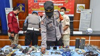 Beberapa barang bukti hasil sidak pun dipamerkan dan diperlihatkan kepada awak media. ANTARA FOTO/Adeng Bustomi