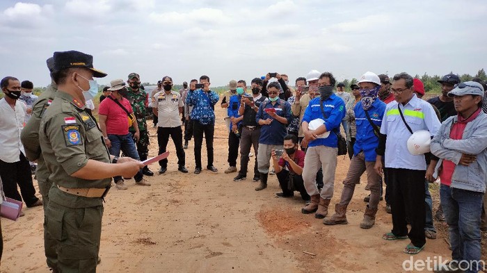 Penyegelan pembangunan pabrik di Majalengka.