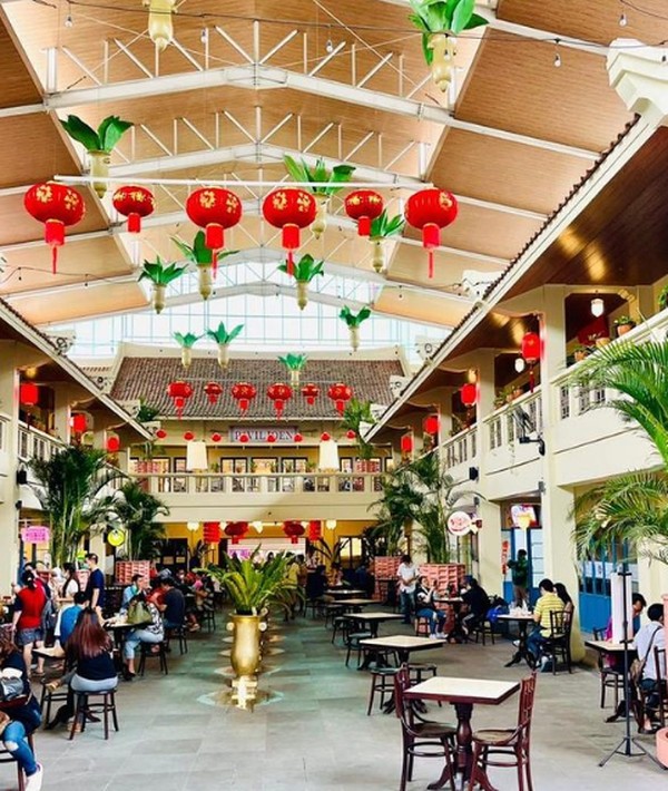Petak Enam Di Chandra berada di Jalan Pancoran, Glodok. Lokasinya berada di seberang China Town. Tempat ini tidak hanya menyediakan ragam kuliner saja, namun desain tempatnya juga instagramable lho. (Petak Enam di Chandra/Instagram) Petak Enam Di Chandra berada di Jalan Pancoran, Glodok. Lokasinya berada di seberang China Town. Tempat ini tidak hanya menyediakan ragam kuliner saja, namun desain tempatnya juga instagramable lho. (Petak Enam di Chandra/Instagram)