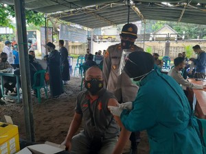 23 Personel Polsek Sekotong Lombok Barat Divaksin