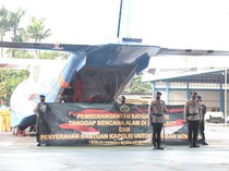 Video: H+7 Pascagempa NTT, Pesawat CN-295 Polri Bawa Bantuan Logistik