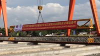 Setiap batang rel KCJB ini memiliki panjang sekitar 50 meter.  