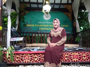 Shinta Ratri Pendiri Ponpes Waria Jogja Meninggal karena Sakit Jantung
