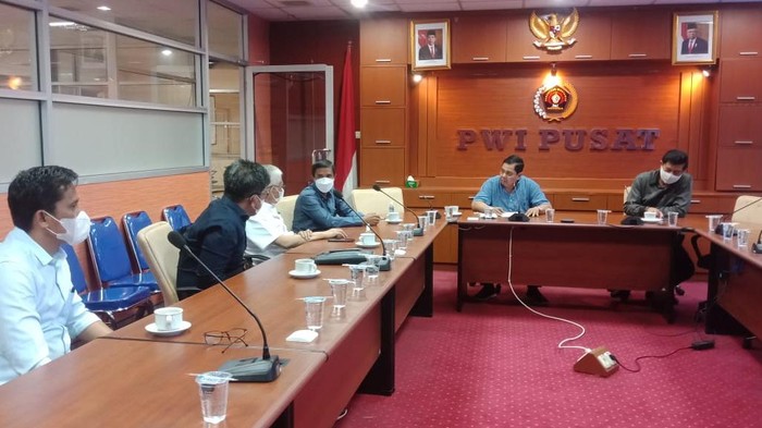 Suasana pertemuan antara pengurus PWI Pusat dan Pemerintah Provinsi Sultra bersama pengurus PWI Sultra di Kantor PWI Pusat, Rabu (7/4/2021). (dok PWI)