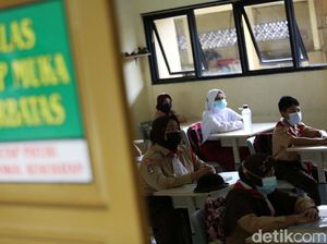 Suasana Sekolah Tatap Muka di SDN Pondok Kelapa 05 Pagi