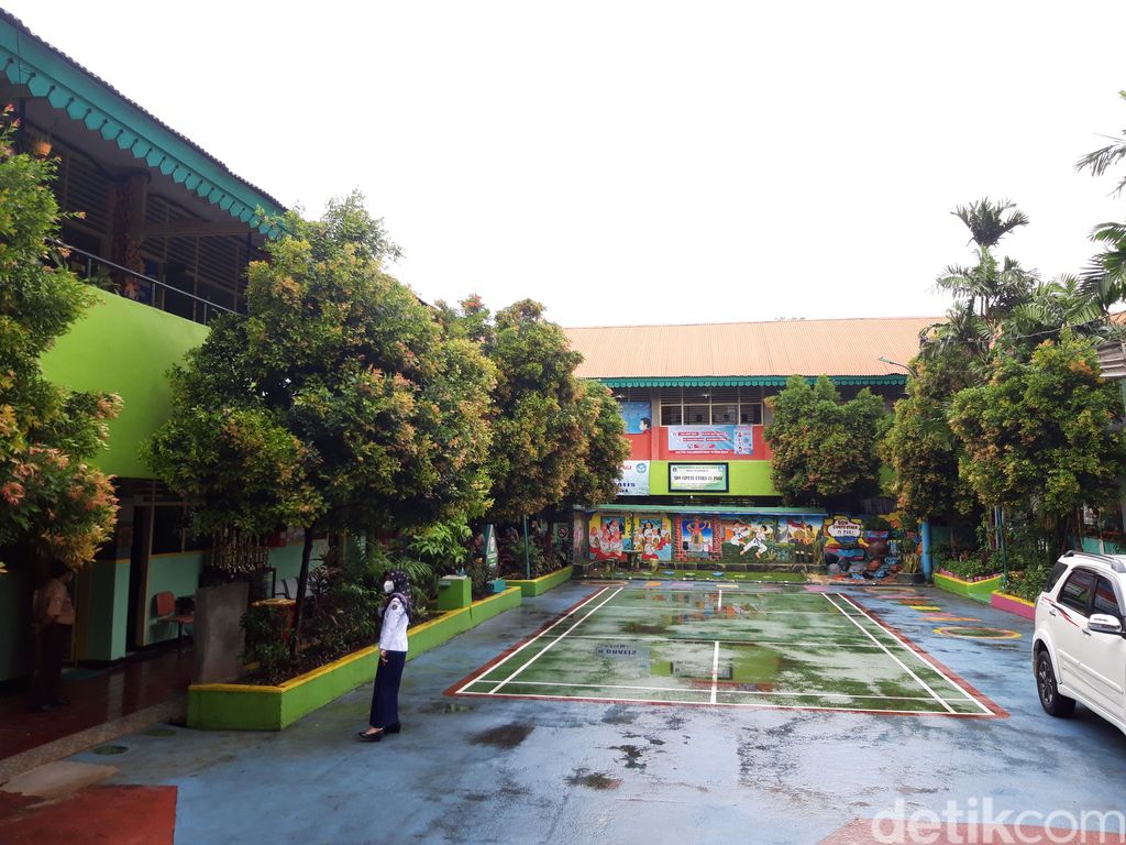 Suasana uji coba pembelajaran tatap muka di SDN Cipete Utara 15, Jaksel. (Rakha/detikcom)