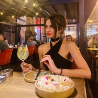 Karena sulit untuk mencari pekerjaan di bidang itu, wanita 27 tahun tersebut bekerja sebagai pelayan di kafe dan restoran. Yana juga pernah menyajikan bir sebelum memulai karier sebagai model setahun lalu. Foto: Dok. Instagram @ya.na_ka