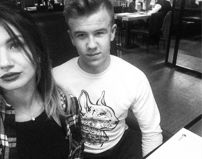 Keluarga tidak tahu apa yang sebenarnya dia lakukan. Tidak ada menduga tujuan aktivitasnya. Dia pergi liburan dan aku tidak tahu apa yang terjadi selanjutnya. Ya, dia sudah merencanakan pemotretan di sana. Tapi aku tidak punya informasi mengenai itu, ujar adik Yana, Taras. Foto: Instagram @ya_.na_ka