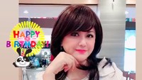 Kalau ini momen bahagia Yuyun saat merayakan ulang tahun. Ia menikmati sup wonton yang gurih hangat. Foto: Instagram yuyunjinjun