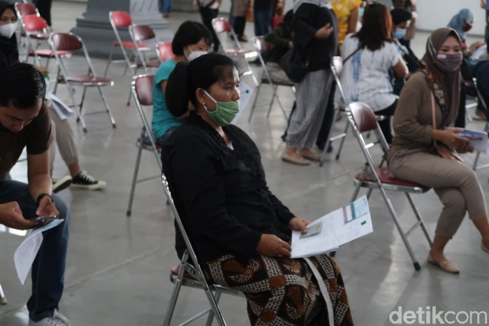 Abdi dalem Keraton Ngayogyakarta Hadiningrat divaksinasi