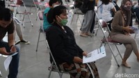 Namun baru 500 abdi dalem Keraton Ngayogyakarta Hadiningrat ikut dalam vaksinasi COVID-19 massal di Jogja Expo Center (JEC), Kapanewon Banguntapan, Bantul.