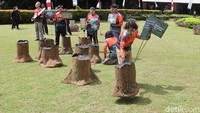 Aksi ini mendapat penjagaan dari petugas keamanan gedung.