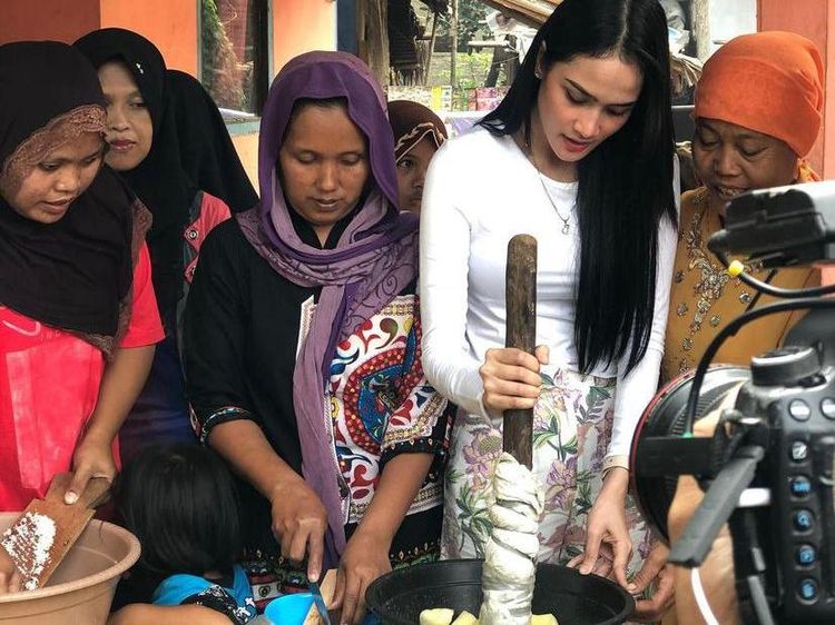 Berhati Mulia, Intan Wisni Miss Eco International Sering Berbagi Makanan