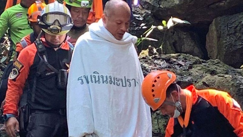 Biksu Terjebak di Gua, Dievakuasi Penyelam Biksu Terjebak di Gua, Dievakuasi Penyelam