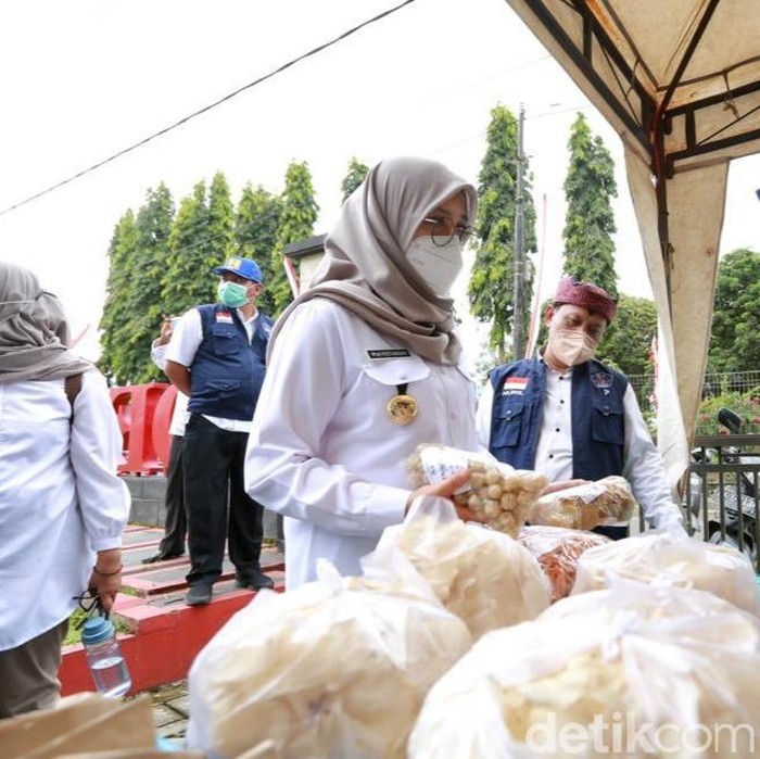 Bupati Ipuk Dukung Dan Kawal Pasar Takjil Untuk Pemulihan Ekonomi