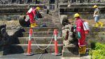 Foto: Candi Borobodur sedang Dimandikan Minyak Atsiri