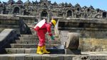 Foto: Candi Borobodur sedang Dimandikan Minyak Atsiri