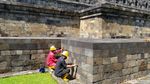 Foto: Candi Borobodur sedang Dimandikan Minyak Atsiri