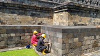 Proses pemilihan menggunakan minyak atsiri, memerlukan riset yang lama sekitar 3 tahun. Sebelumnya telah diujicobakan di batu lepas dan sekarang diaplikasikan di candi. 