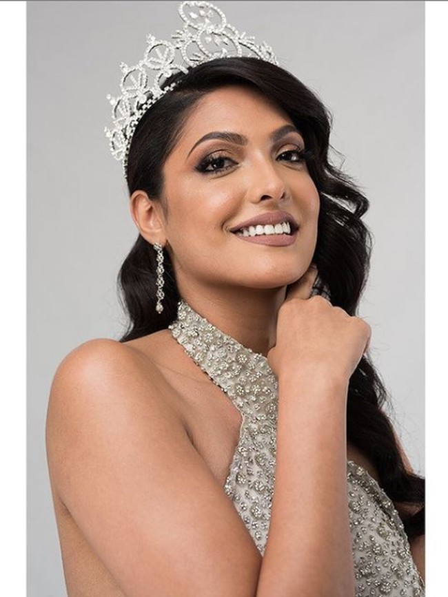 Caroline Jurie lahir di Kandana, Sri Lanka, 28 tahun lalu. Dia mengenyam pendidikan di sekolah khusus putri St. Sebastian, Kandana. Foto: Instagram/@caroline_jurie_official