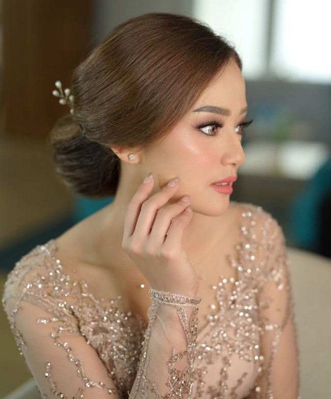 Sebelum memutuskan untuk menikah, Ivan Seventeen dan Citra telah berpacaran selama kurang lebih dua tahun. Citra sendiri sebelumnya sudah pernah menikah dua kali. Suami pertamanya meninggal, sedangkan pernikahan keduanya kandas di tengah jalan. Foto: Instagram/@ifanseventeen