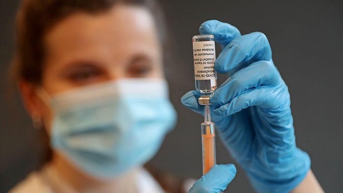 Covid: Vaksin AstraZeneca tak digunakan untuk usia di bawah 30 tahun di Inggris karena risiko sangat jarang penggumpalan darah Covid: Vaksin AstraZeneca tak digunakan untuk usia di bawah 30 tahun di Inggris karena risiko sangat jarang penggumpalan darah