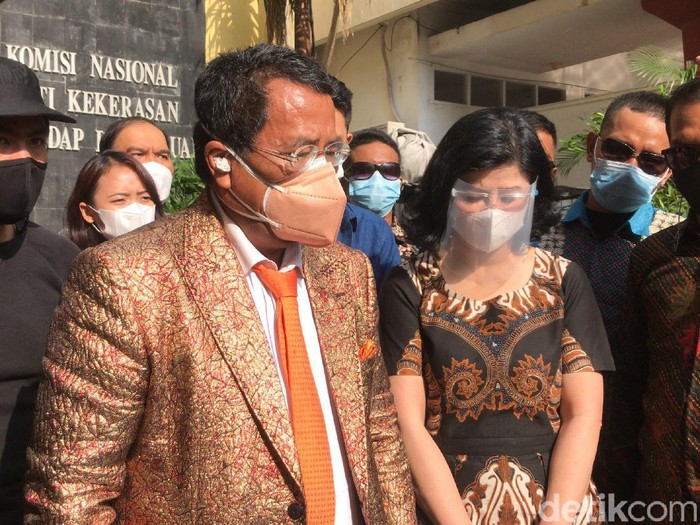 Desiree Tarigan dan hotman paris