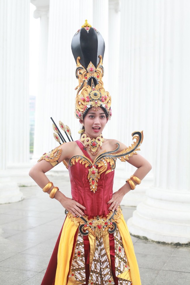 Salah satu penampilan Era Setyowati saat melakukan pemotretan memakai kostum nasional di ajang Miss Landscapes International 2019. Foto: Dok. Facebook Miss Landscape International