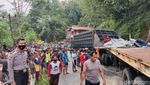 Foto Kecelakaan Kontainer Tabrak Truk dan Mobil di Purworejo